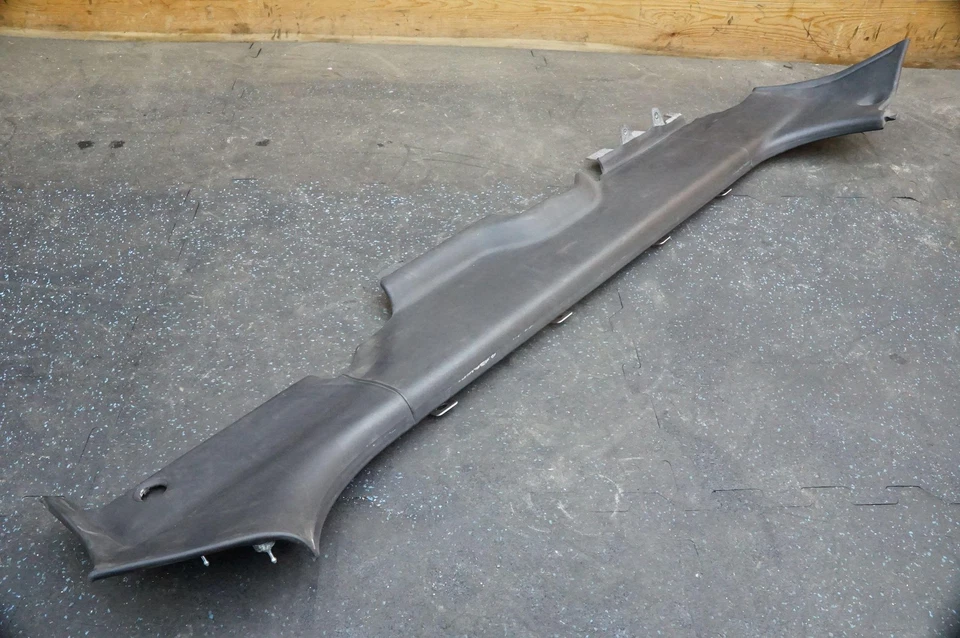 Balancín inferior interior pasajero derecho negro 82847000 Ferrari FF 2011-16 Foto 3 de 4