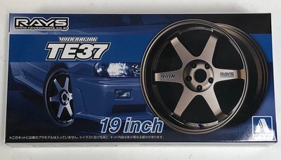 Aoshima 1/24 Rim & TIre Set ( 57) Ray's Volk Racing 19'' TE37 05390