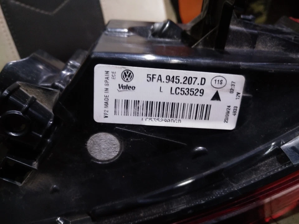 Seat Leon IV  Hinten links Rückleuchte Heckleuchte 5FA945207D - Bild 3 von 3