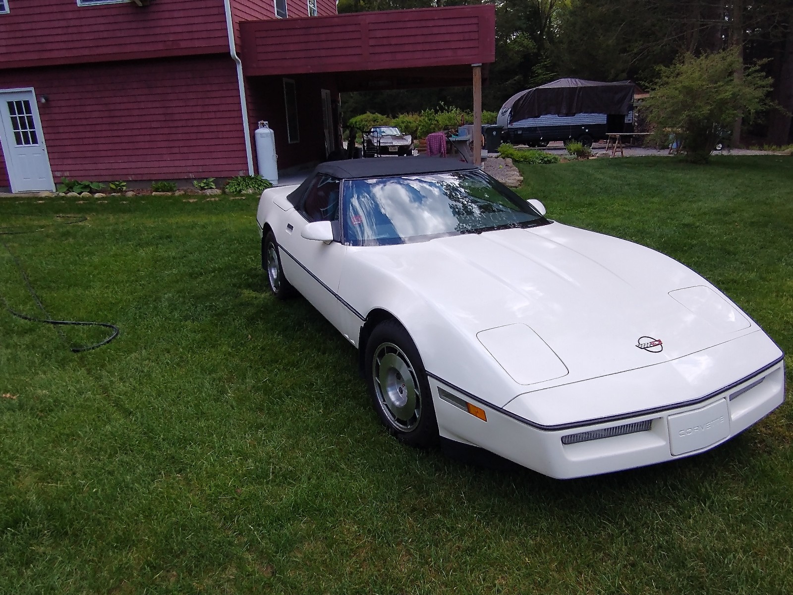 1986 White Chevrolet Corvette   | C4 Corvette Photo 4