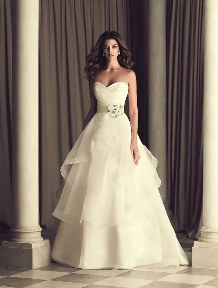 Paloma Blanca Wedding Gown A-Line Silhouette White Size 0 - Image 3 of 4