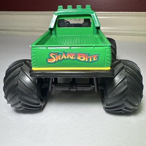 Vintage 1998 Snakebite Diecast Monster Truck, Bigger Size, Toy Truck - Picture 4 of 10