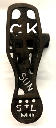 ORNATE BOOT BLACK /  SHOESHINE STAND CAST IRON FORM, GK SUN, ST. LOUIS *** - Picture 1 of 5