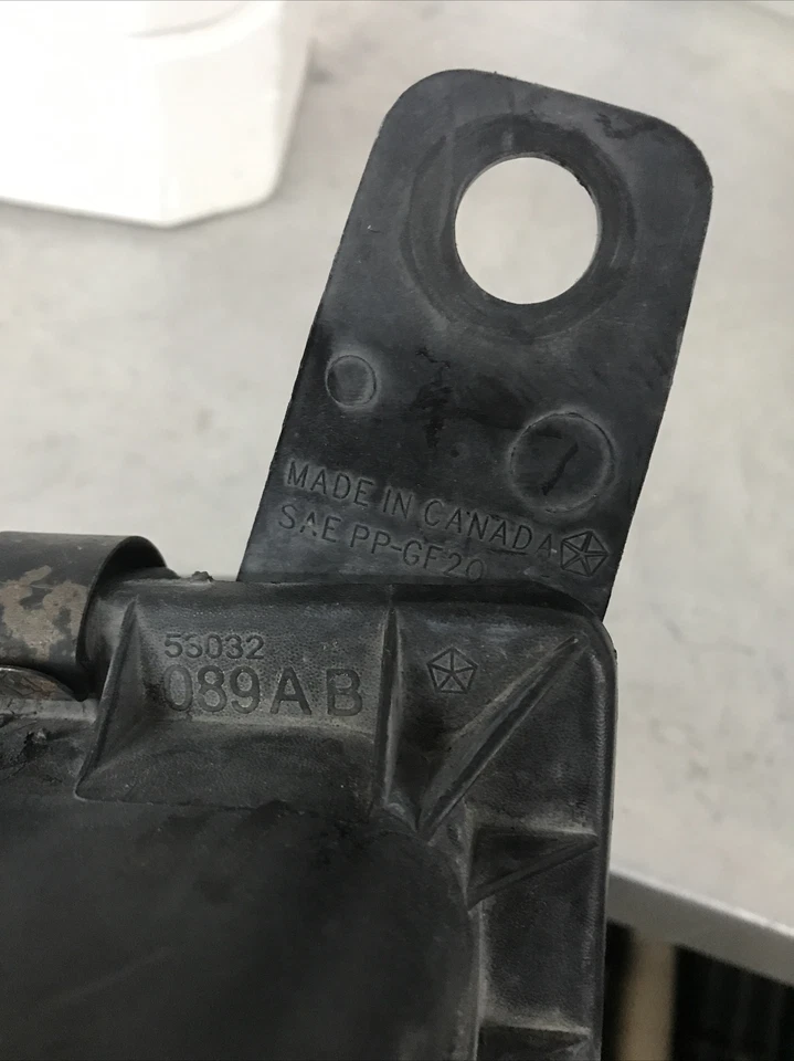 Коробка воздушного фильтра 1997-2003 Dodge Durango 5,2 л со шлангом. 53030762 53032089AB OEM - Изображение 4 из 4