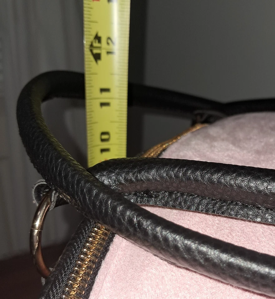 Porta mascotas de moda Juicy Couture, rosa con ribete negro y herrajes dorados Foto 2 de 4