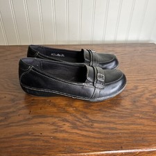 Clarks Collection Ladies Slip On Shoes Size 7M Nice Condition 