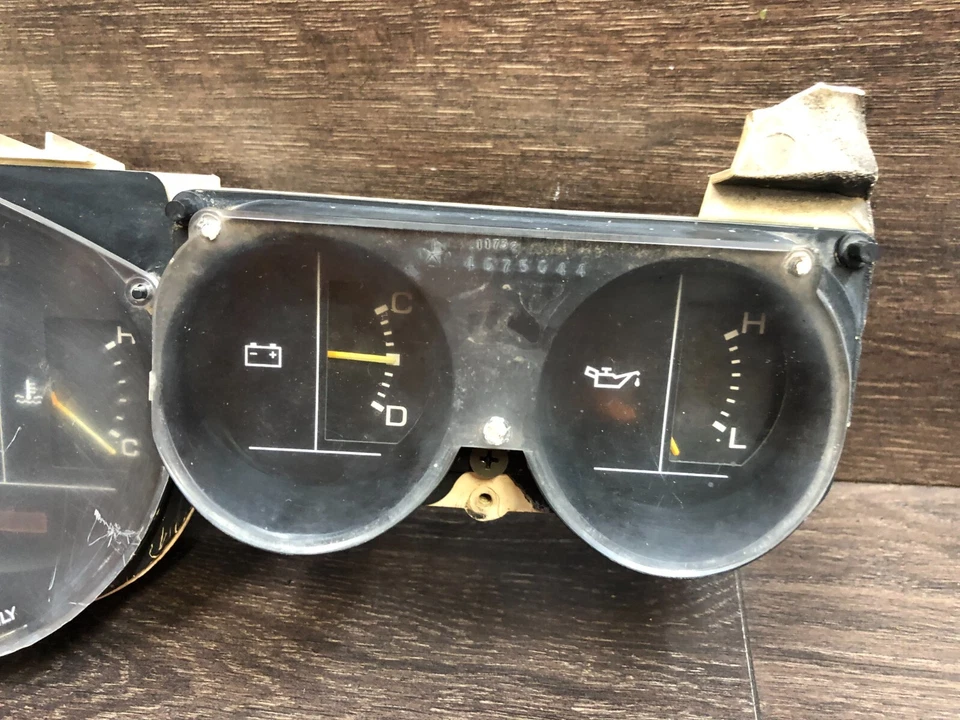 Dodge & Plymouth 100, 150, 200, 250 furgonetas: 1978 - 1989, velocímetro - racimo Foto 2 de 4