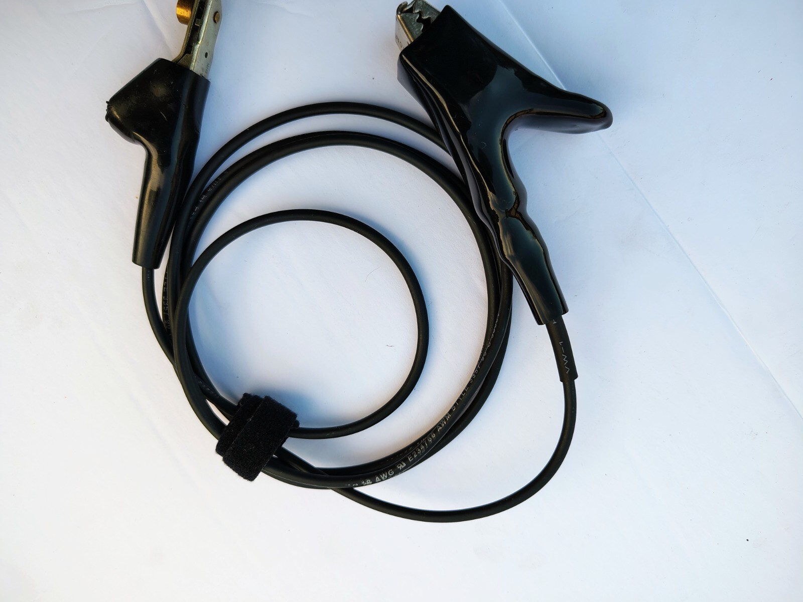 Cable pipe locator ground extensions leads with piercing alligator clamps