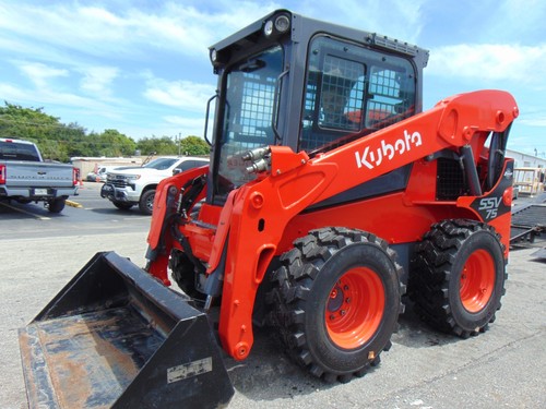 2018 KUBOTA SSV-75 TURBO 2 SPD "HIGH FLOW" A/C & HEATED CAB - STEREO - 920 HOURS
