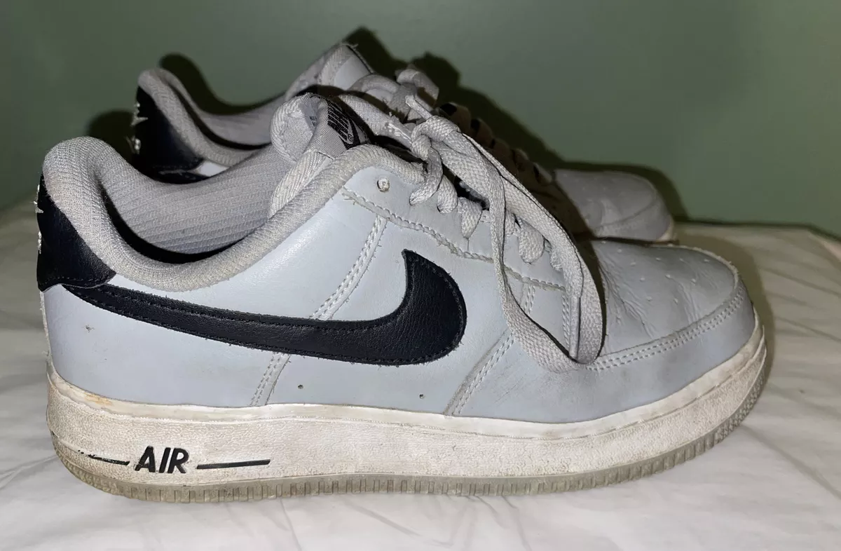 Women s 2019 Nike Air Force 1 Gray Black low top sneaker size 8