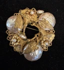 Vintage Baroque Pearl Gold Tone Flower & Leaf Pin Brooch: Miriam Haskell
