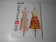B5518 See & Sew Sewing Pattern Apron 2  Views UNCUT