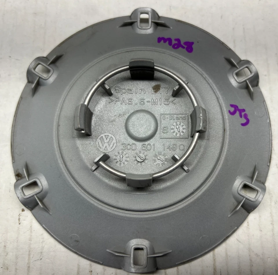 (1) TAMPA CENTRAL DE UMA RODA 07-11 VOLKSWAGEN EOS 16" 6 DBL RAIO OEM 3C0 601 149 Q - Imagem 3 de 4