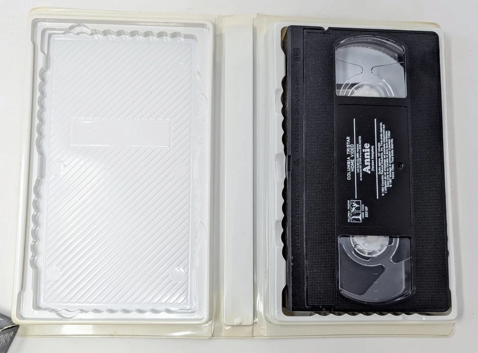 Annie VHS (1982) - NTSC - French - VG (Tested) - Image 4 of 4