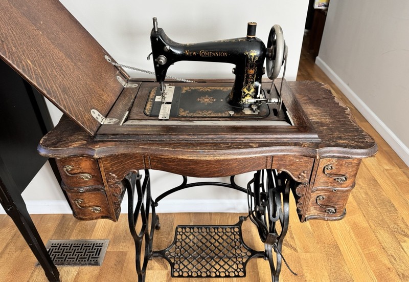 New Companion Antique Sewing Machine with drawers, metal Box With Attachments