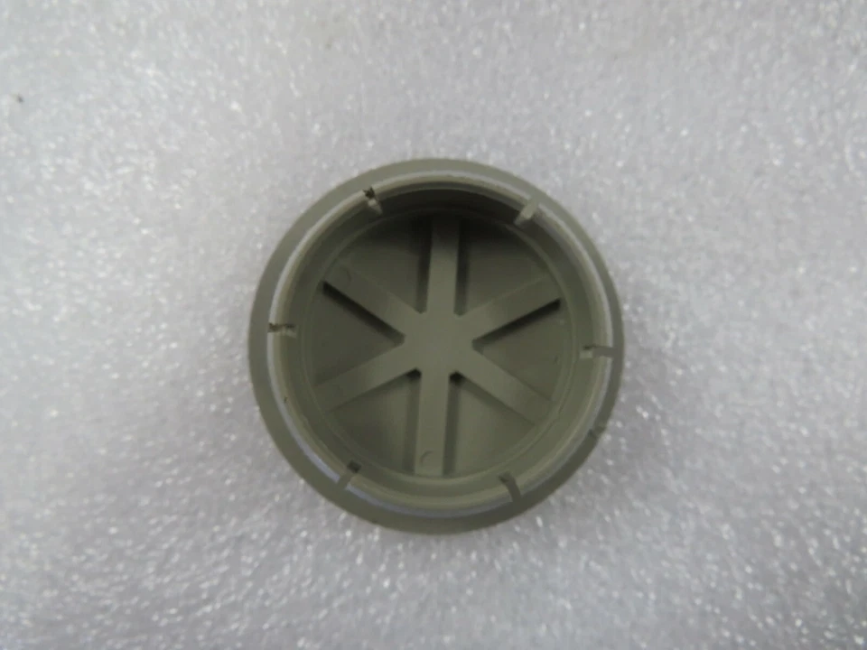 Maserati M128/138, cupé/spyder, tapa central, plateado, nuevo, P/N 192052 Foto 2 de 3