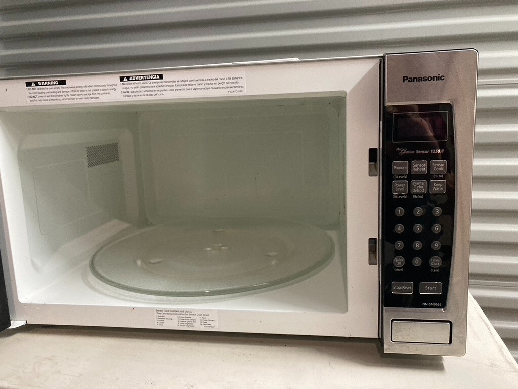 Panasonic NNSN966S 2.2 Cu.ft 1250W Stainless Steel Countertop/BuiltIn