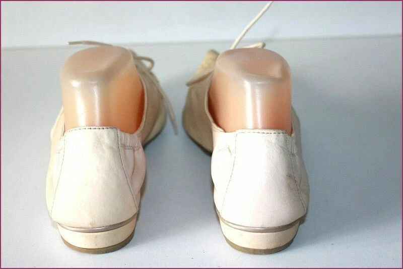 Zapatos de salón Hispanitas de cuero calado de vainilla con punta talla 39 en muy buena condición Foto 4 de 4