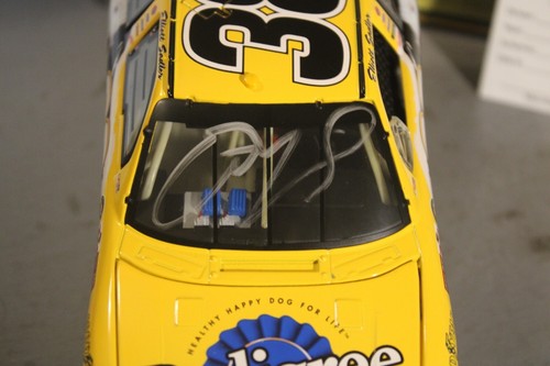 2006 Elliott Sadler Pedigree 1/24 Action NASCAR Diecast Autographed - Picture 2 of 2