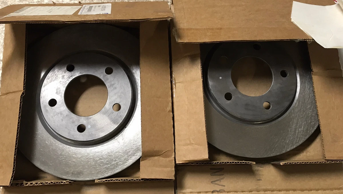 2 FRONT ROTORS OEM Mopar 2AMV1819AA / V5011819 / 01-07 Caravan 
