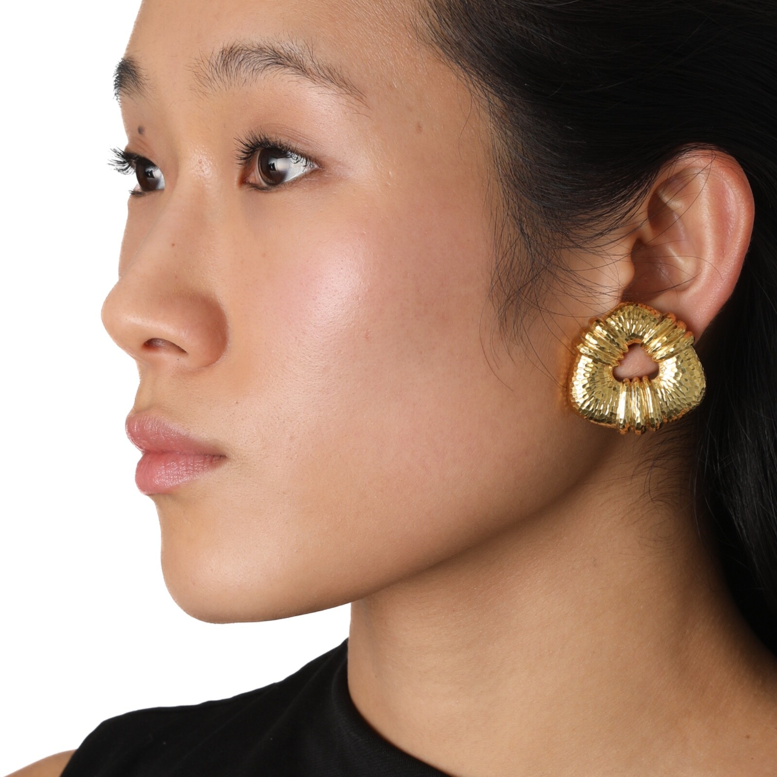 David Webb Hammered Triangular Ear Clip Earrings … - image 2