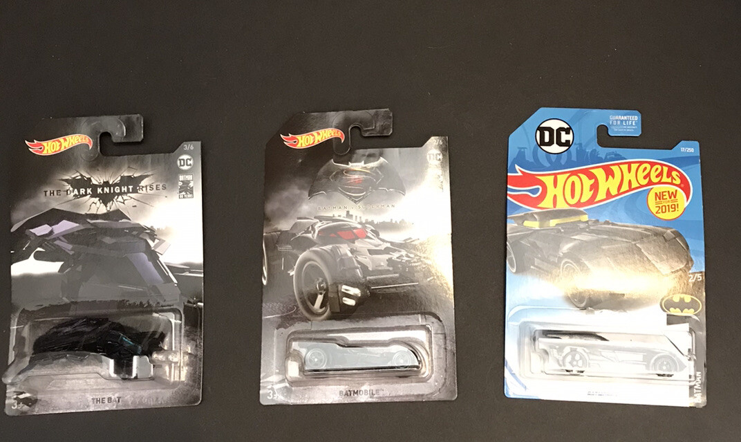Hot Wheels BATMOBILE 3個セット Hot Wheels Set of 3 Batman Bat, Batmobile, Batman v Superman
