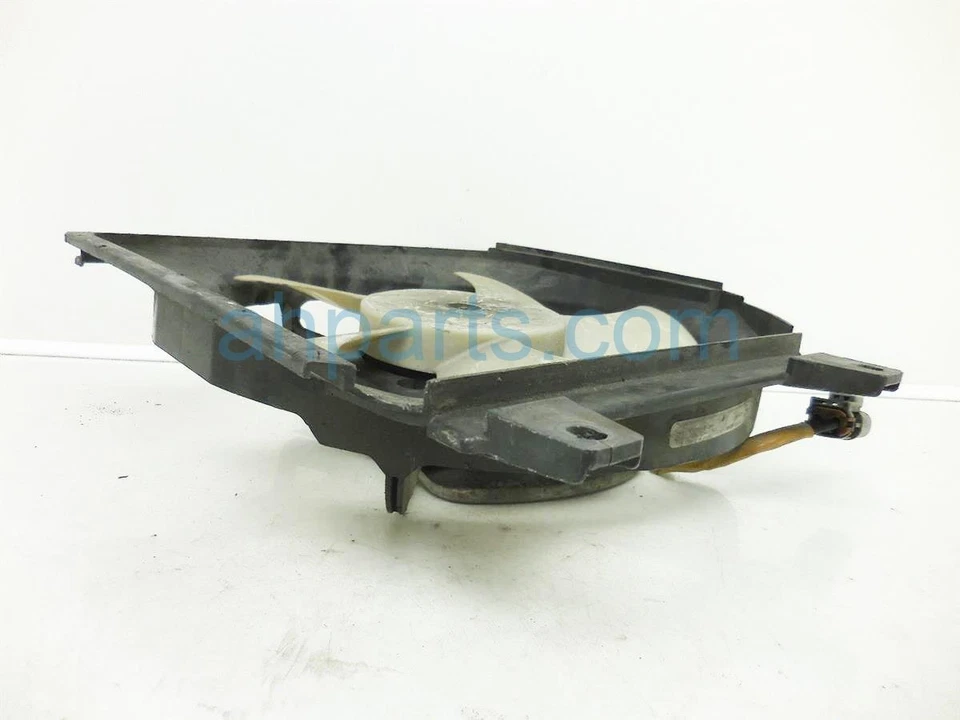 Nissan Sentra 1991-1994 condensador CA ventilador motor y cubierta 92123-58Y00 Foto 4 de 4
