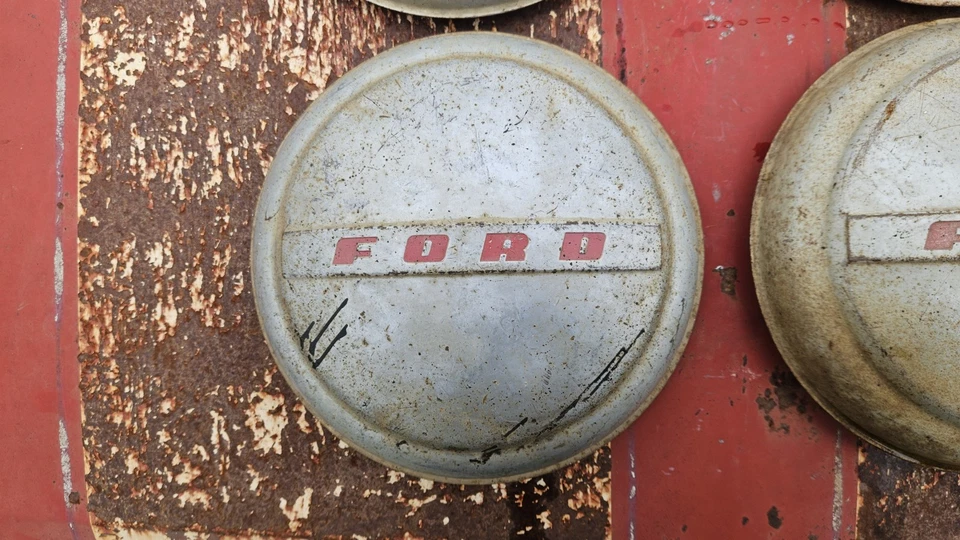 Juego de 4 tapacubos de acero pintado Ford años 40-50 camioneta pickup estándar F1  Foto 3 de 4
