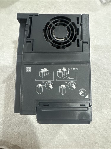 Schneider Electric ATV320U07N4C 400/480V 3 Phase Variable Speed Drive - Picture 2 of 6