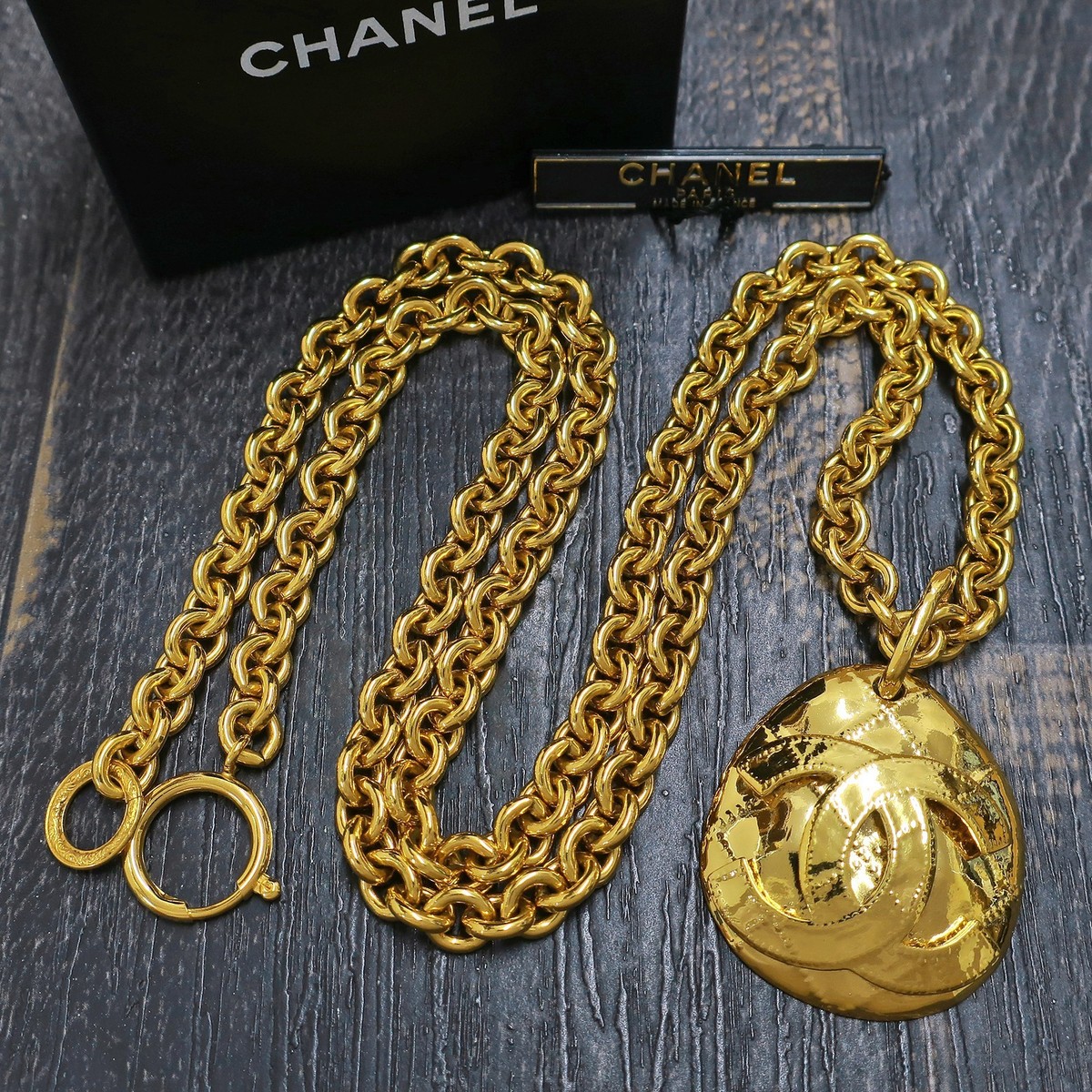 CHANEL Gold Plated CC Logos Round Vintage Chain Necklace Pendant