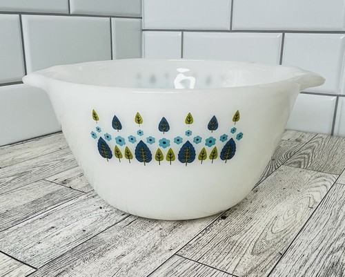 Vintage Fire King Swiss Alpine Milk Glass 1 1/2 Quart Mixing Bowl - Bild 3 von 5