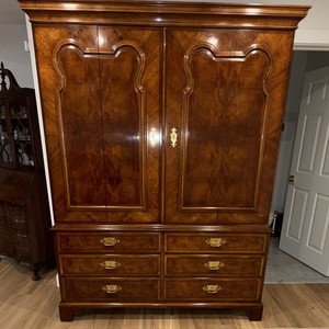 Henredon Aston Court Burl Wood  Wardrobe/ Bar w/ 8 Drawers 8 Shelves