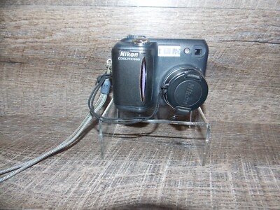 Nikon Coolpix 885 3.2MP Digital Camera Zoom Lens w/Manual & 512 MB Compact Disc