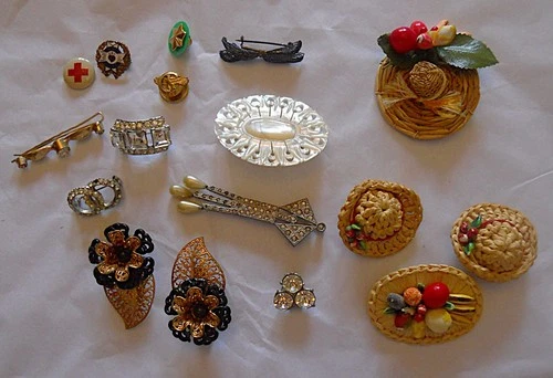 Vintage Costume Jewelry Lot Pins Brooches Shoe Clips Hair Clip
