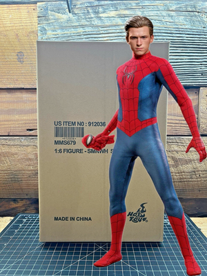Hot Toys Spider-Man MMS679 (New Red & Blue Suit) No Way Home