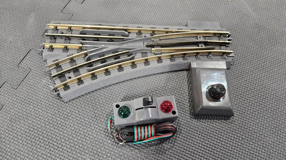 MTH 40-1044 RealTrax O-42 Nickel Silver Left Hand Remote Switch Turnout - Image 2 of 4
