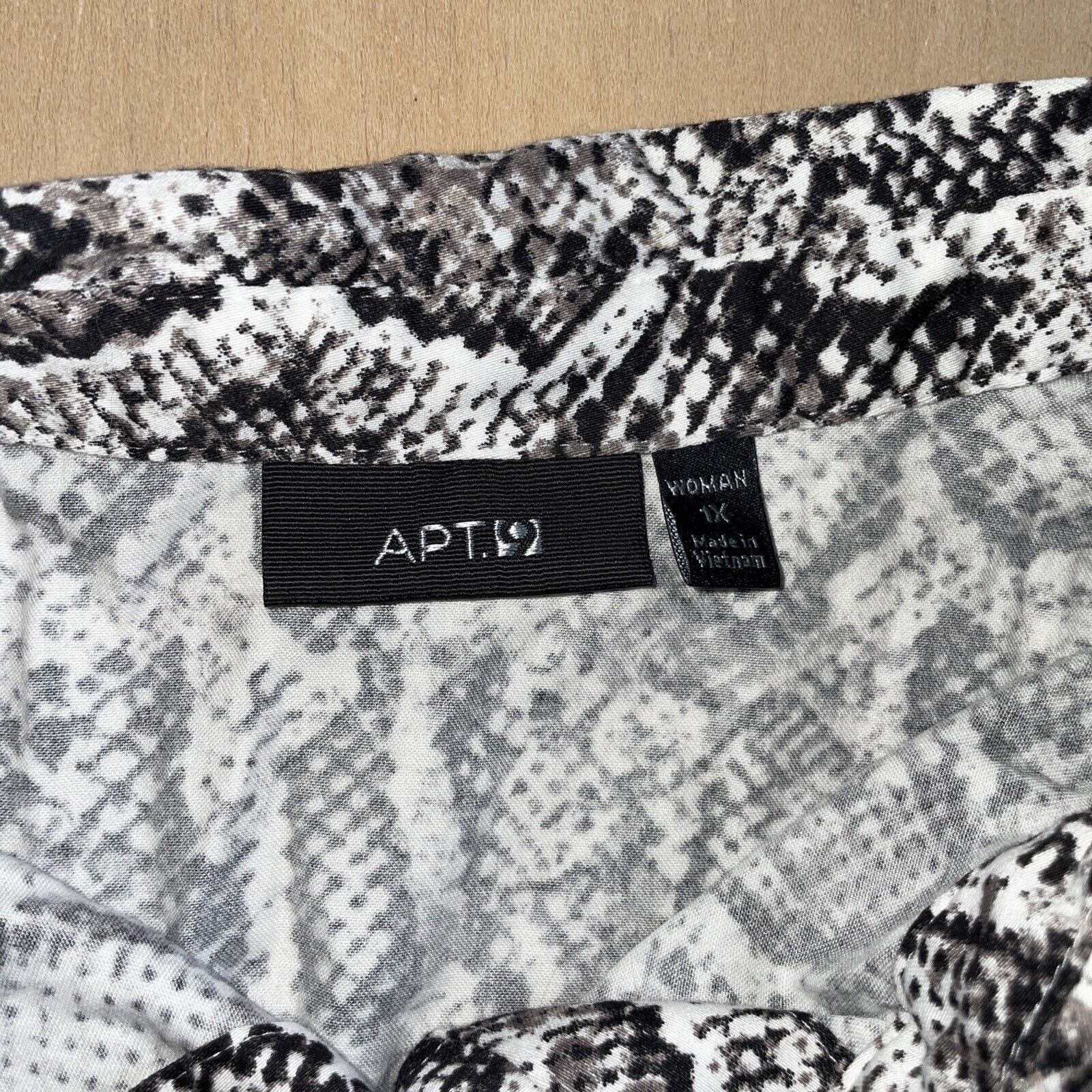 Apt 9 Women’s 1X button Up BLK/WHT Snake Skin Cot… - image 3