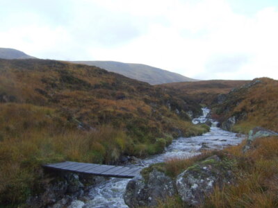 Foto 6x4 Allt Loch na Lap Der Brand fließt von Loch na Lap hinunter zum Loch c2008