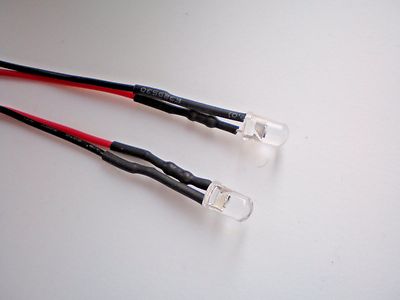 L20 - 2 Stk. RGB- LEDs  5mm mit Kabel 12-14V Rainbow langsamer farbwechsel