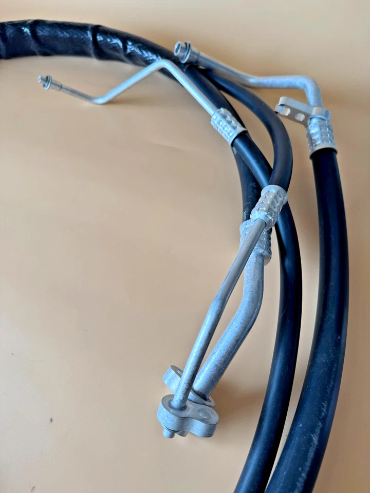 Manguera refrigerante aire acondicionado Chrysler Town & Country Grand Caravan 3,6 L 05005204AC Foto 3 de 4