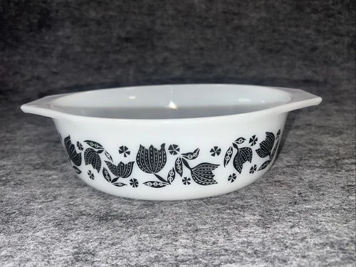 Vintage PYREX “Black Tulip” #043 1.5 Qt Casserole Dish