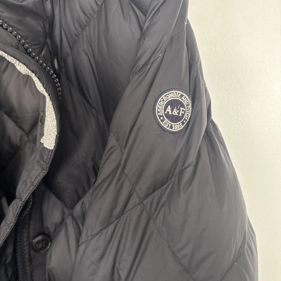 Chaqueta acolchada negra con capucha Abercrombie & Fitch para mujer talla M Foto 3 de 4