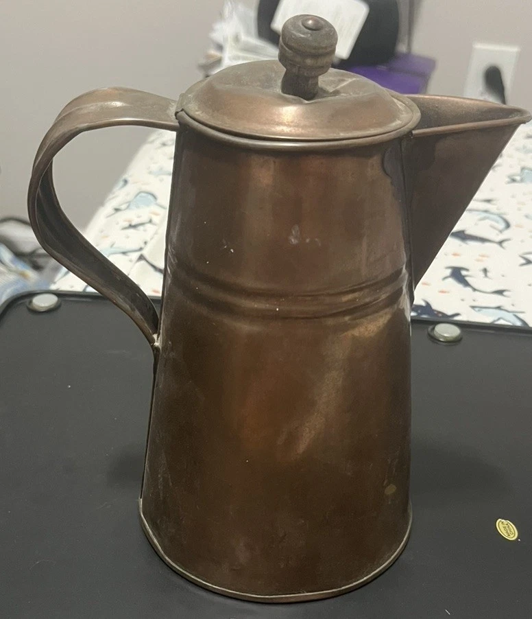 Antigua cafetera vintage de cobre 'estilo vaquero' 8" de alto y 5" de ancho tapa con bisagras Foto 2 de 4