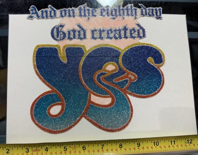 VINTAGE YES T SHIRT TRANSFER DISPLAY GLITTER ROCK BAND MUSIC GOD CREATED