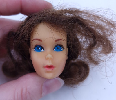 Marlo Flip Barbie Doll Loose Head Brunette Vintage 1960s Mattel Blue Eyes (V2)