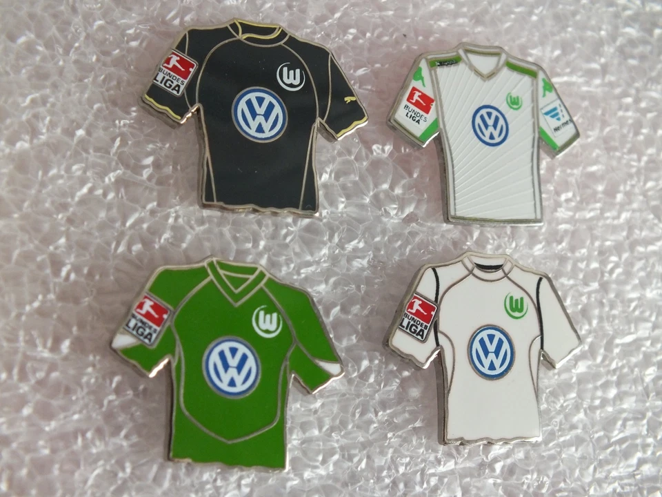 Konvolut - VfL WOLFSBURG - TRIKOTS mit VW Werbung - 4 Pins - Bild 2 von 2