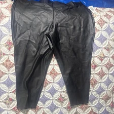 NWT Torrid Black Faux Leather Crop Pants Womens Size 3X 41x20 Macrame 27-33601
