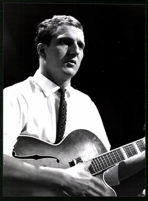 Photography pop singer & world record runner Martin Lauer with guitar on the  