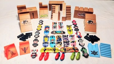 Tech Deck & Hotwheels Fingerboard Lot And Park