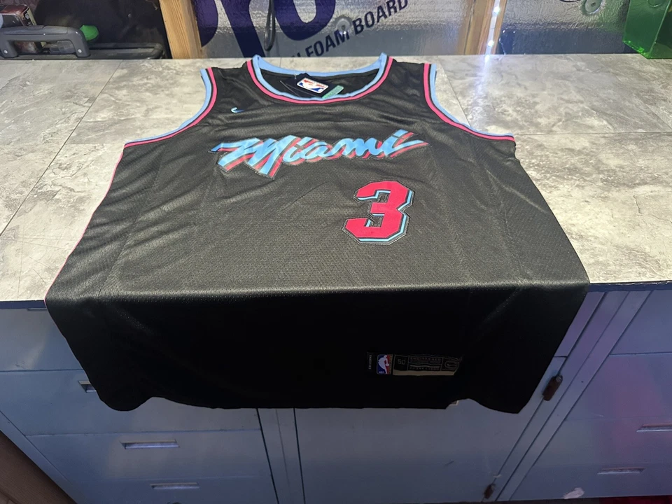 Nueva con etiquetas Camiseta Negra Nike Miami Heat Dwayne Wade Miami Vice Swingman Talla 50 Foto 3 de 4